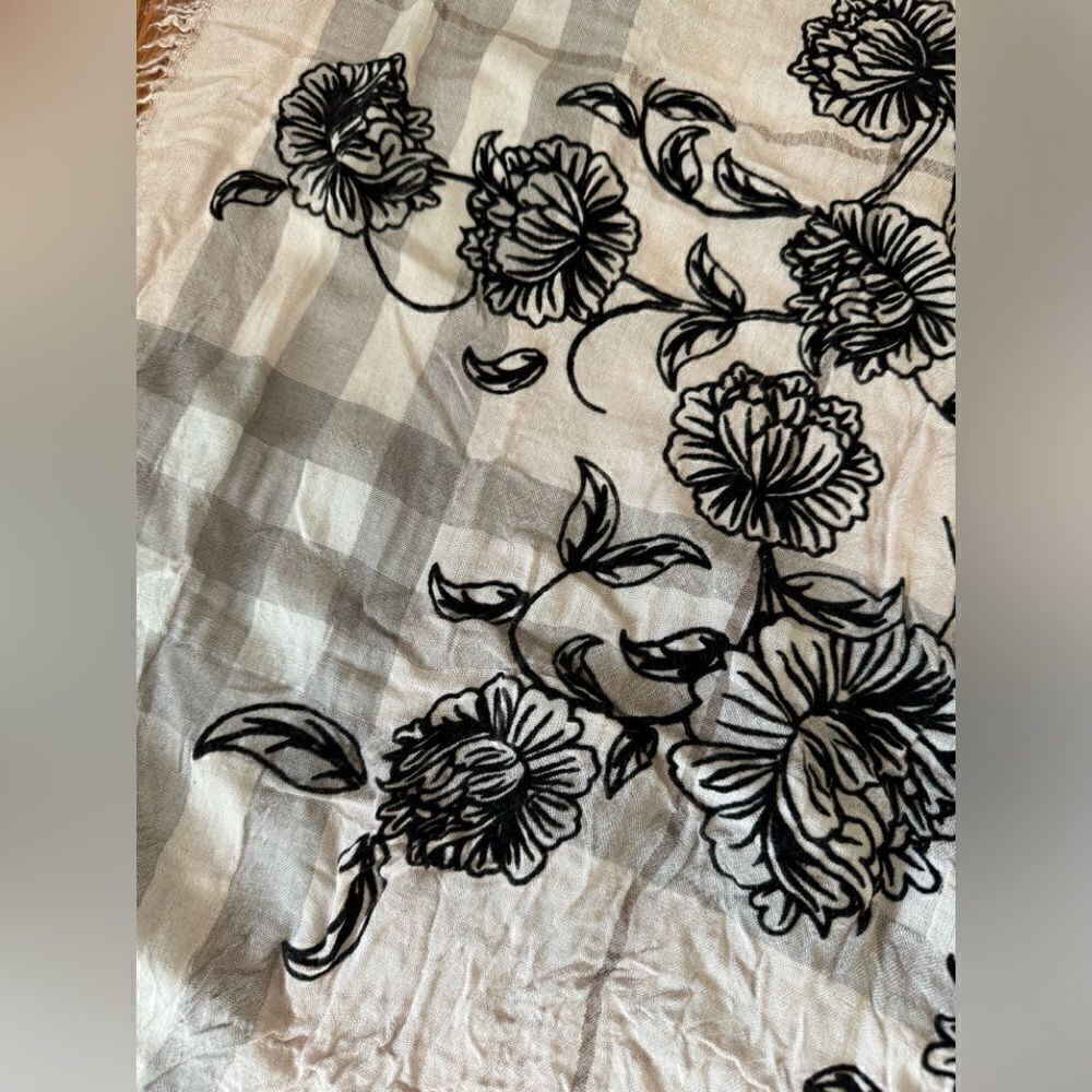 Leigh & Luca Scarf - Picture 5 of 10
